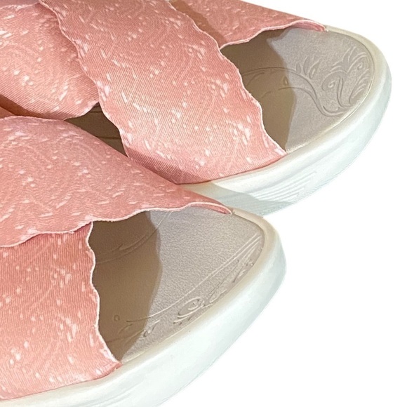 Bzees Padded Comfort Wedge Slide Sandals Scalloped Strap Women’s Size 8.… - Picture 7 of 11